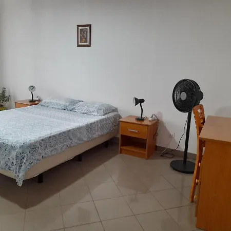 Rum i privatbostad Rose Faro